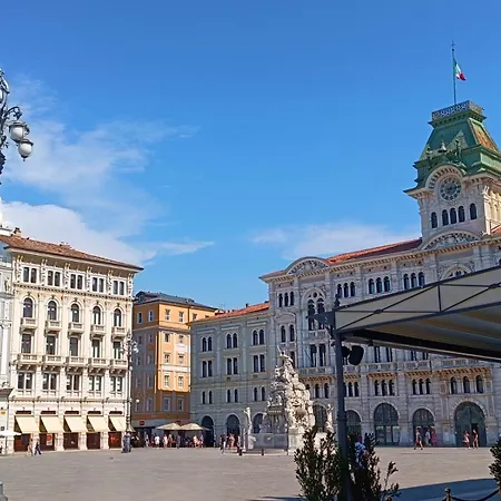 Casa Vacanze Trieste - Vista Piazza Unita Exterior photo