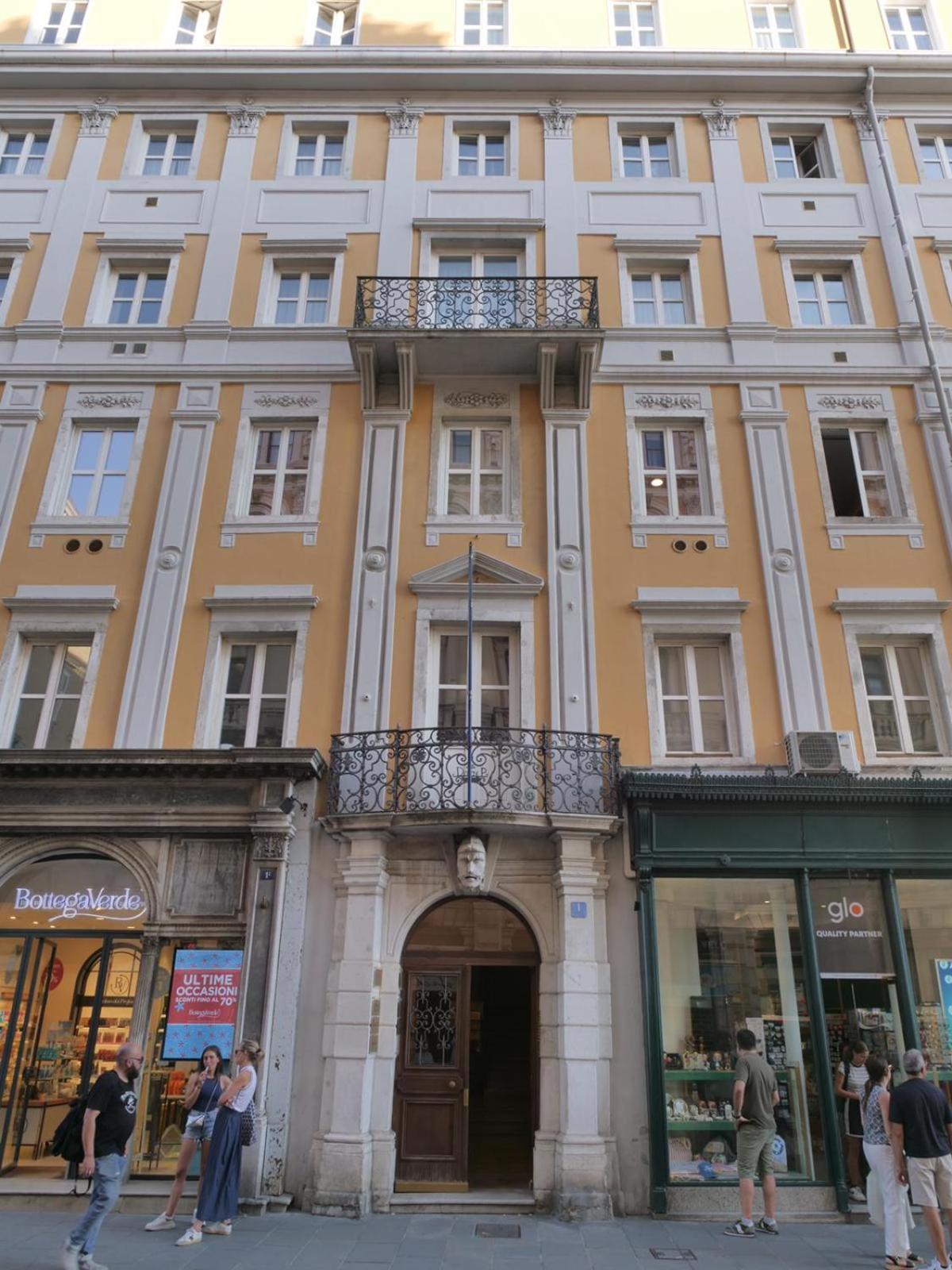 - Vista Piazza Unita Apartment *