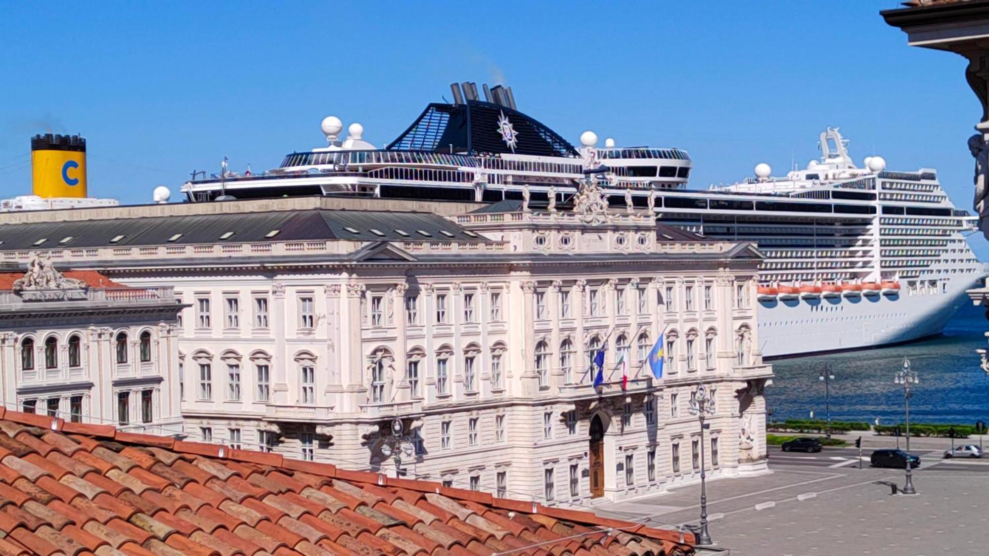 - Vista Piazza Unita Apartment